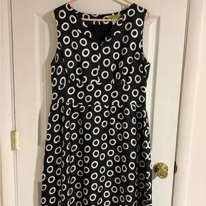 Chic Black and White Sleeveless Dress